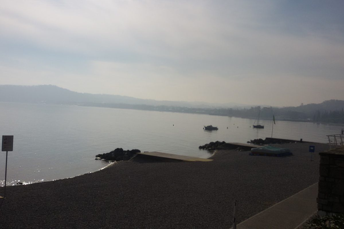 Area sosta camper La Spiaggia campsite in Desenzano del Garda — photo 2