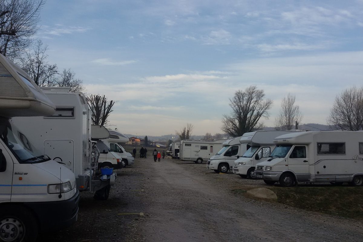 Area sosta camper La Spiaggia campsite in Desenzano del Garda — photo 3