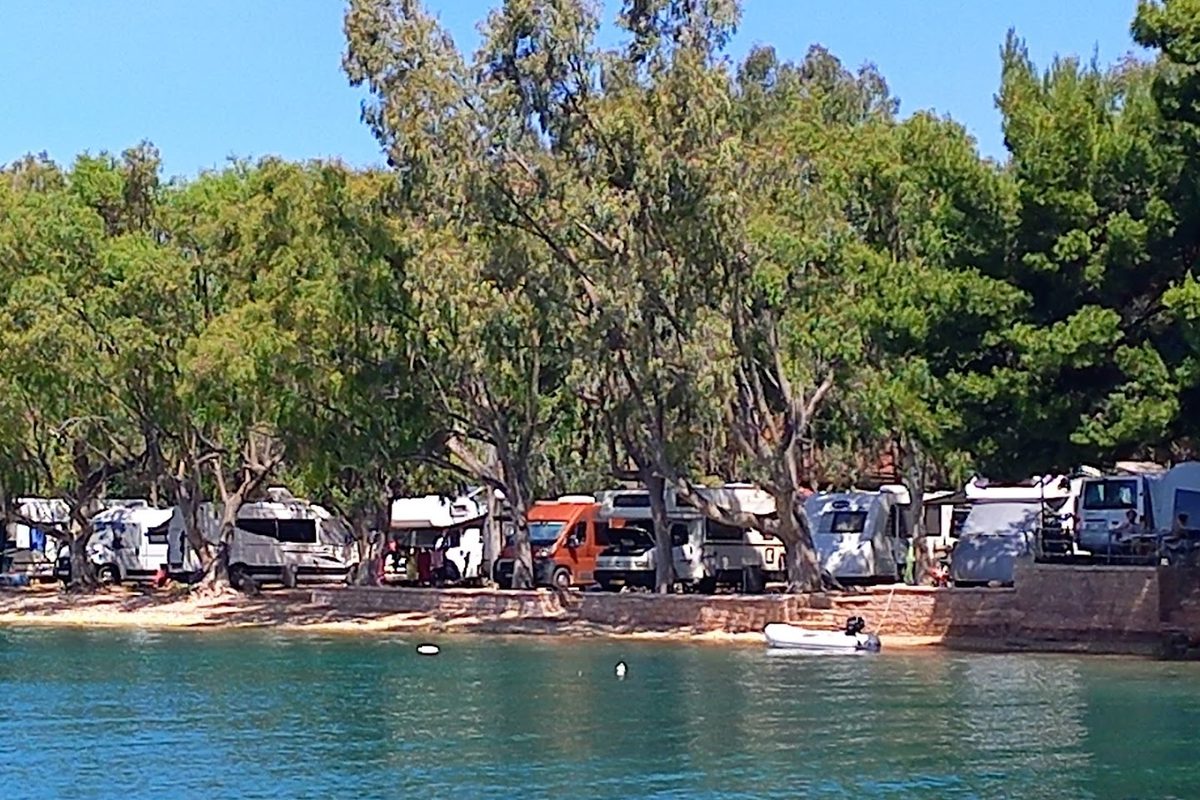 Camping Bekas Beach campsite in Panagía — photo 5