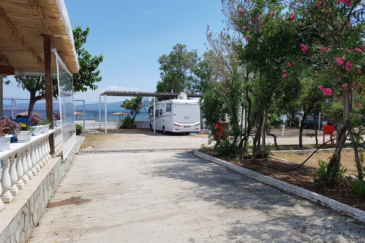 Camping Blue Dolphin campsite in Arkhaía Kórinthos — photo 4