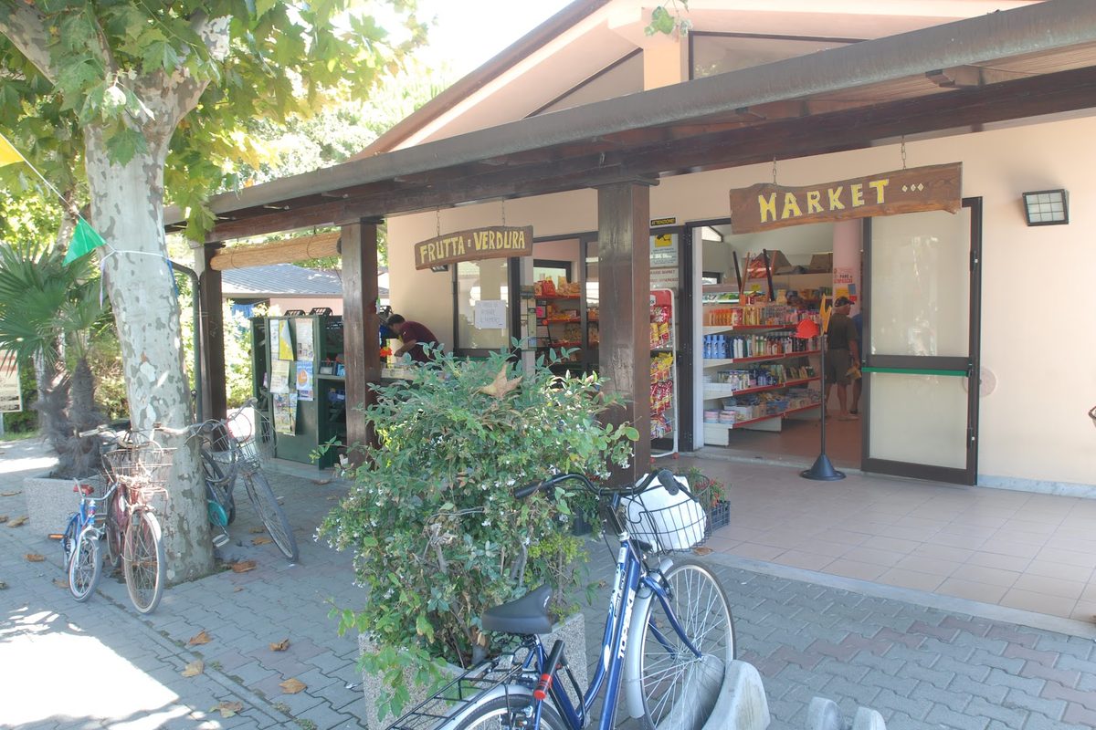 Camping Giardino campsite in Marina di Massa — photo 2