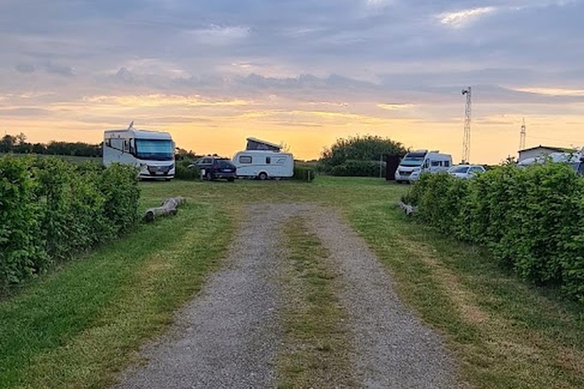 Camping Meergrün - Westküsten Lodge campsite in Tating — photo 3
