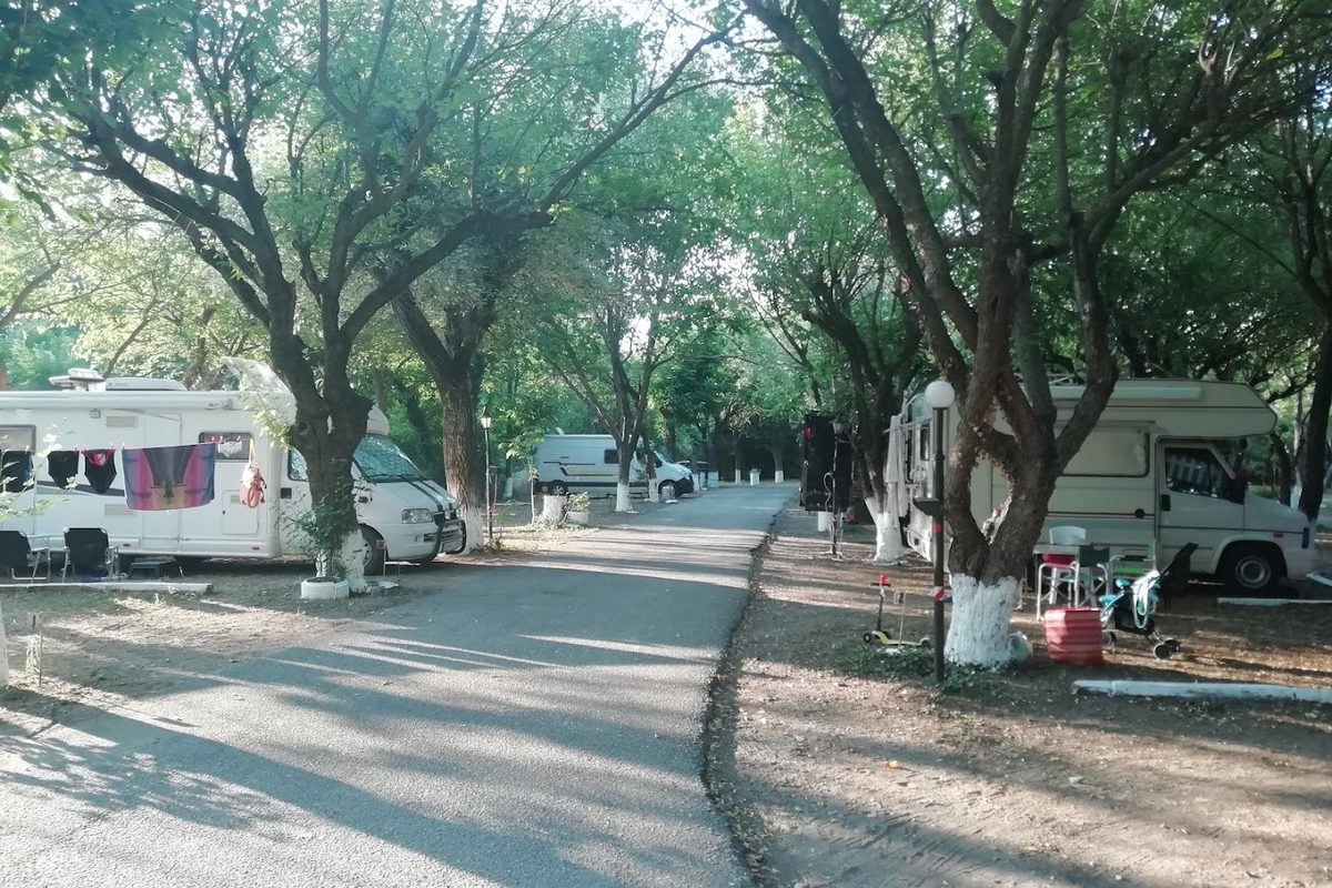 Camping Meteora Garden campsite in Kalampáka — photo 2