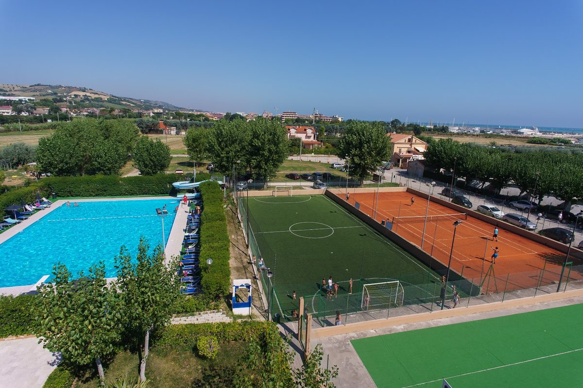 Centro Vacanze Camping Spinnaker campsite in Fermo — photo 3