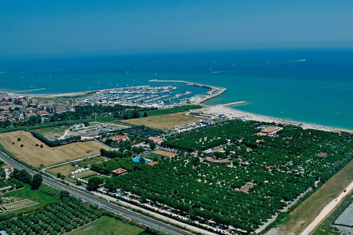 Centro Vacanze Camping Spinnaker campsite in Fermo — photo 5