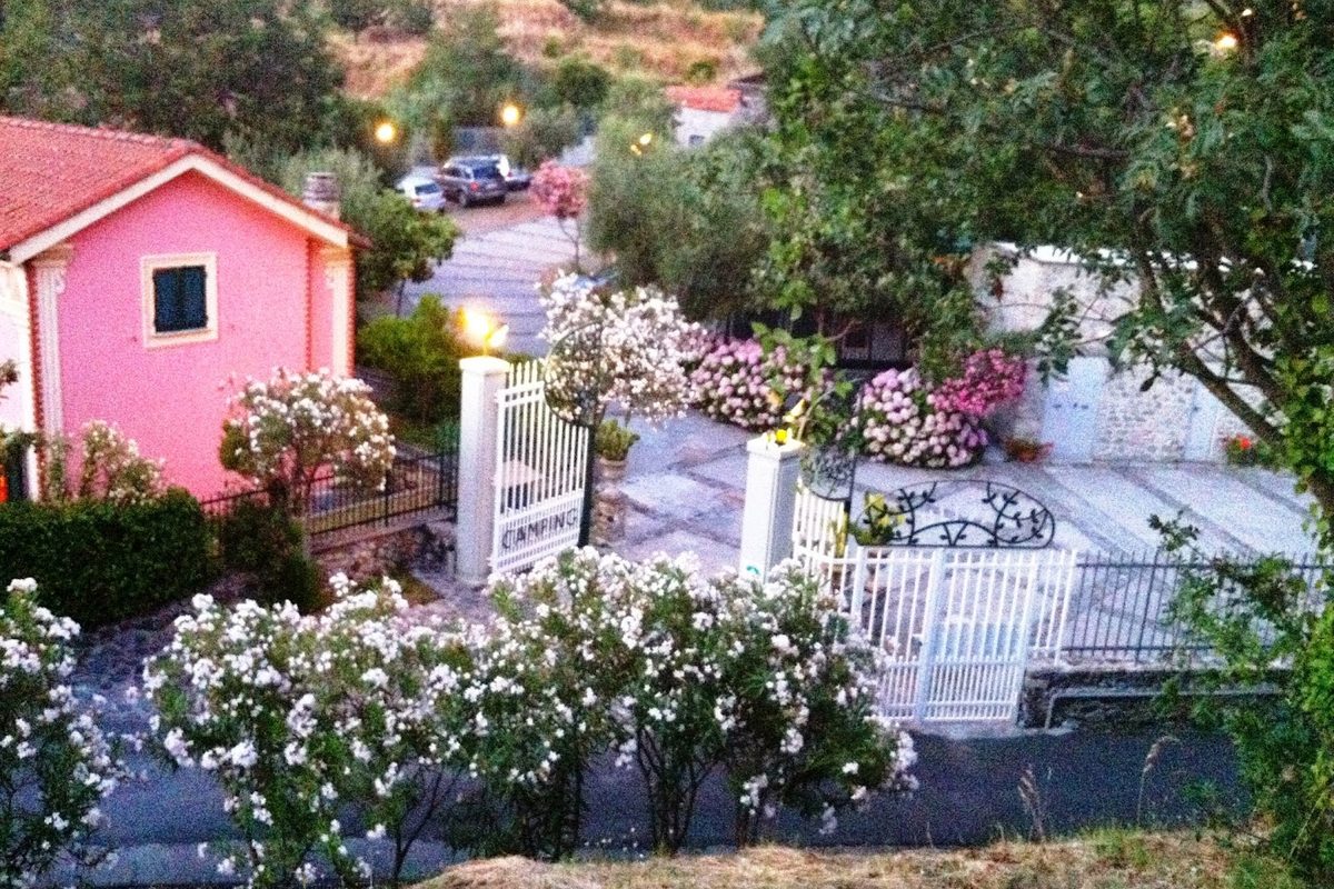 Glamping degli Ulivi campsite in Deiva Marina — photo 2